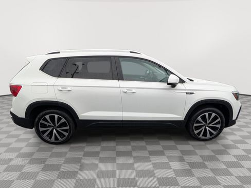 Used 2022 Volkswagen Taos SE w/ Panoramic Sunroof Package AWD/4WD image 6