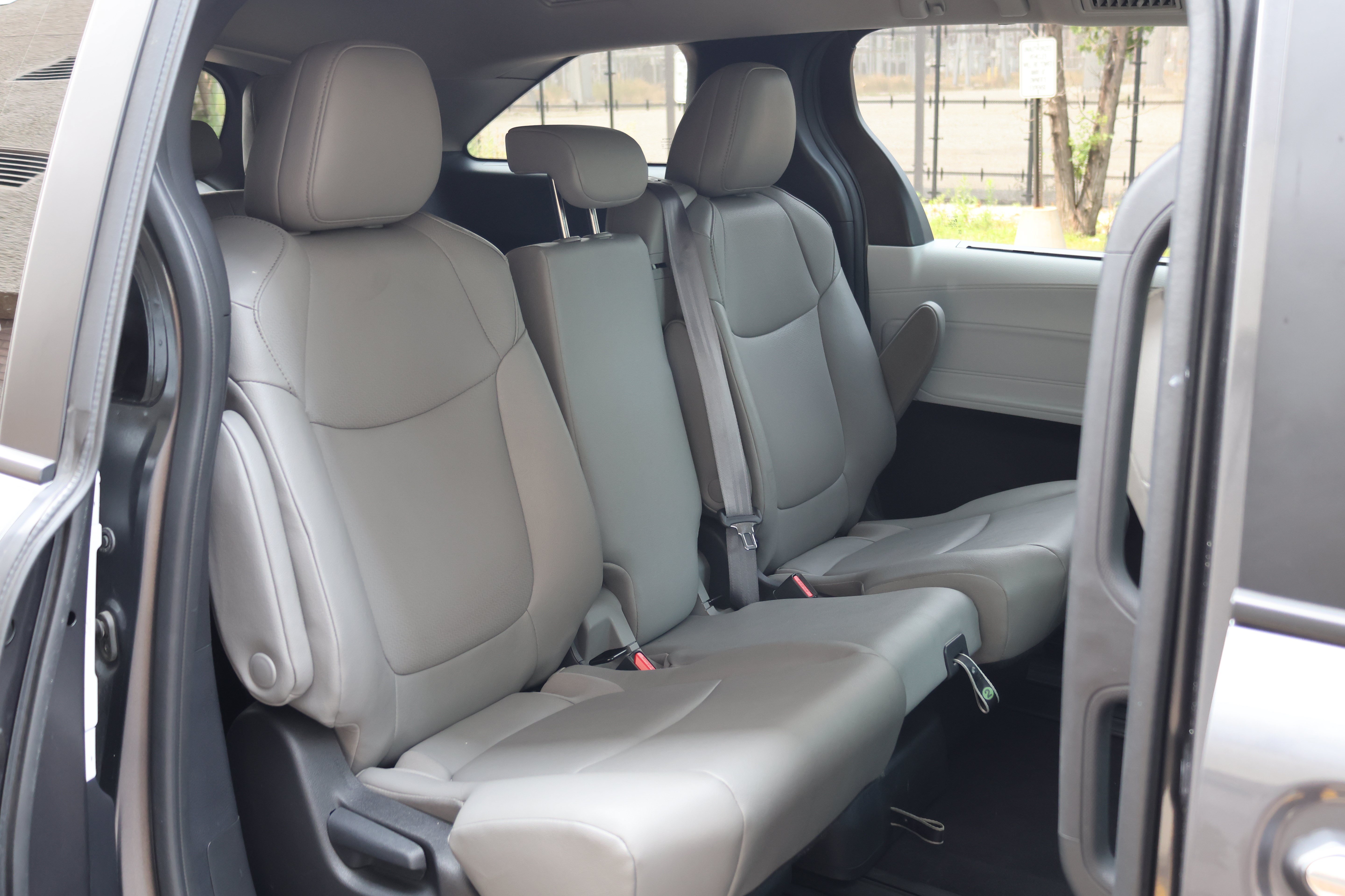Certified 2025 Toyota Sienna XLE FWD image 22