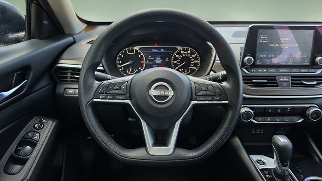 Used 2024 Nissan Altima 2.5 SV FWD image 10