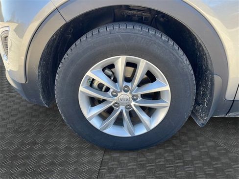 Used 2018 Kia Sorento LX image 14