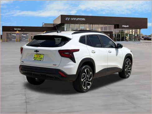 Used 2025 Chevrolet Trax RS w/ Sunroof Package FWD image 9