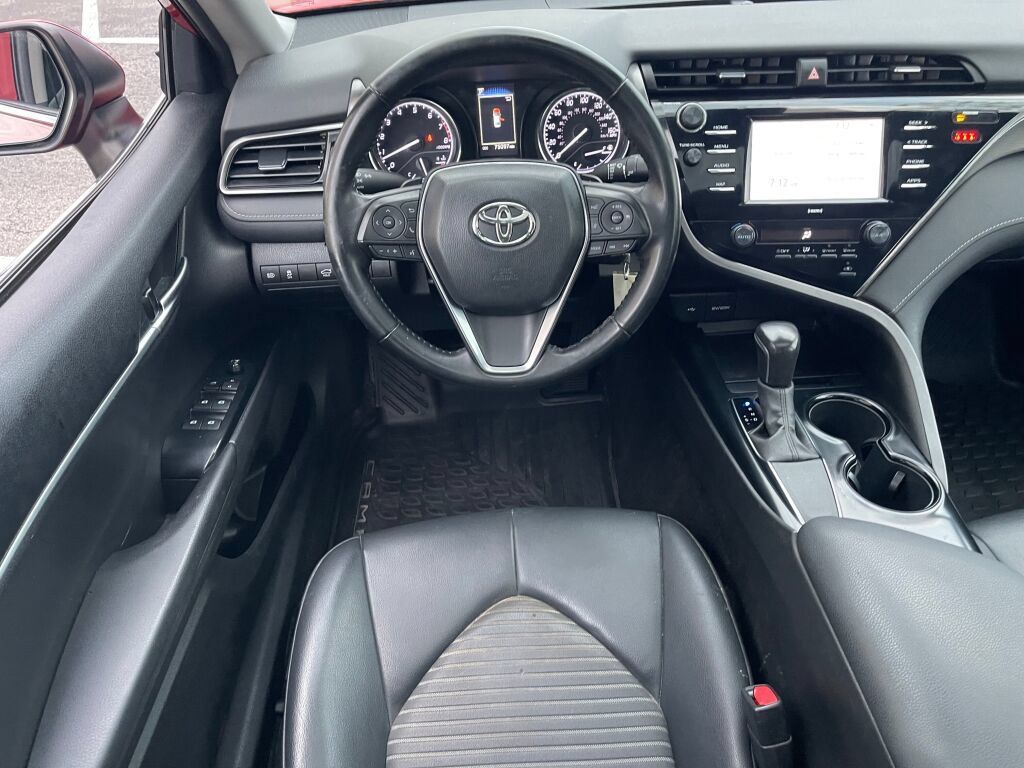 Used 2020 Toyota Camry SE FWD image 2