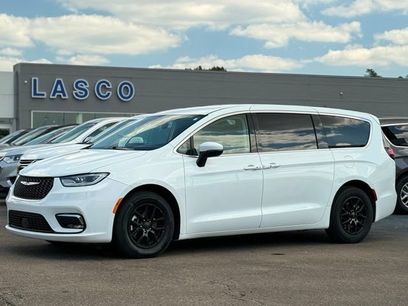 Used 2023 Chrysler Pacifica Touring-L