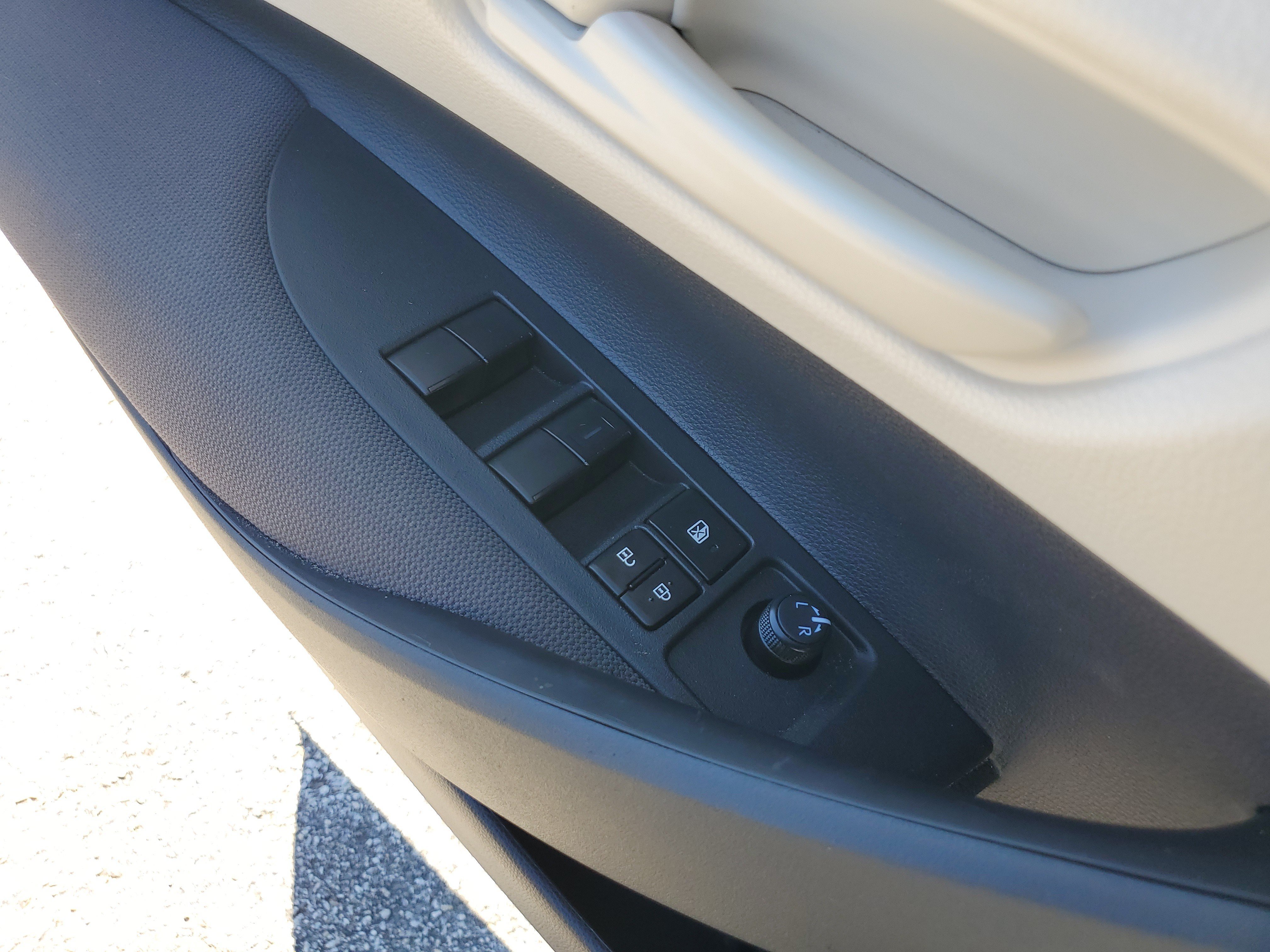 Used 2026 Toyota Corolla LE FWD image 30