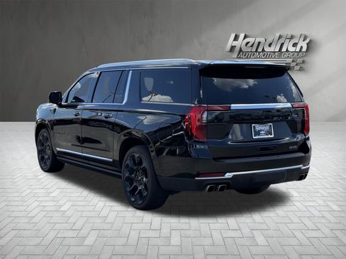 Used 2025 GMC Yukon XL Denali w/ Denali Reserve Package AWD/4WD image 9