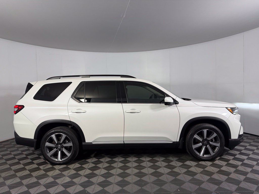 Used 2023 Honda Pilot Touring image 5