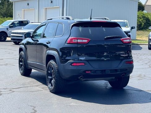 Used 2018 Jeep Cherokee Trailhawk w/ Comfort/Convenience Group AWD/4WD image 18
