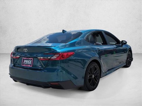 Used 2025 Toyota Camry SE FWD image 5