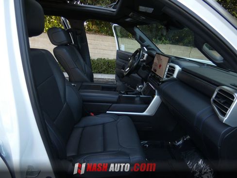 Used 2024 Toyota Tundra Platinum AWD/4WD image 31