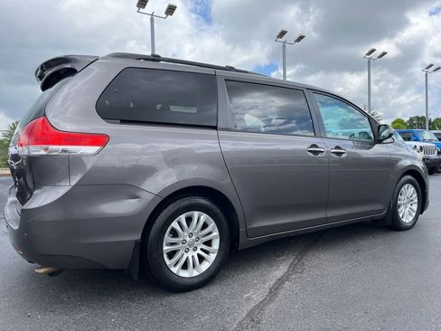 Used 2013 Toyota Sienna XLE w/ Entertainment Pkg FWD image 38