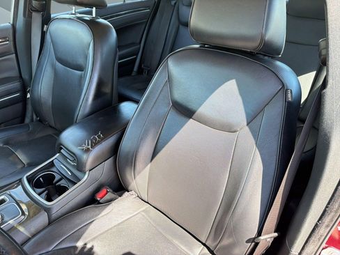 Used 2019 Chrysler 300 Limited image 21