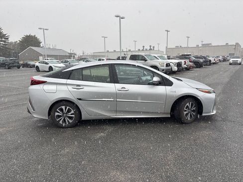 Used 2017 Toyota Prius Prime Premium image 6