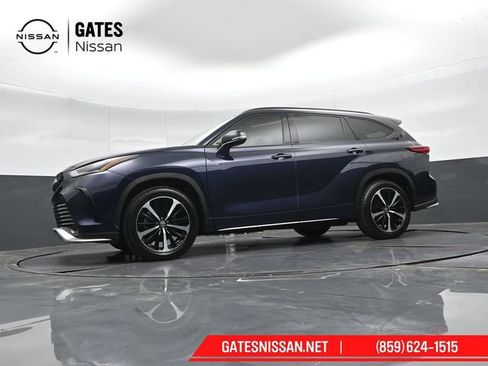 Used 2021 Toyota Highlander XSE FWD image 47