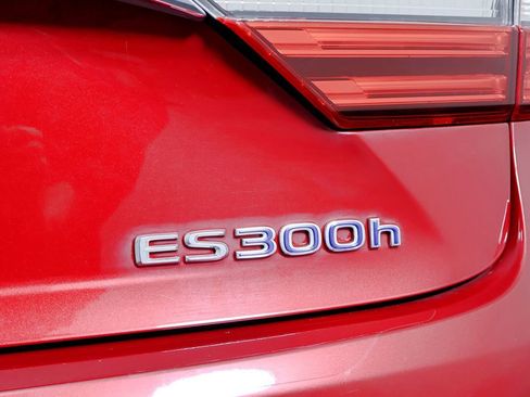 Used 2018 Lexus ES 300h w/ Luxury Package image 18