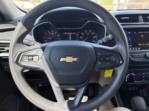 Used 2022 Chevrolet TrailBlazer LS FWD image 24