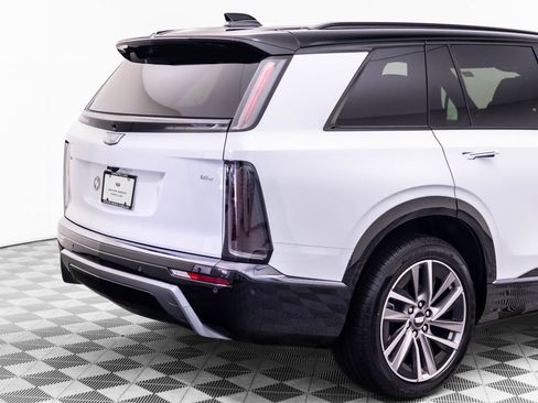 New 2027 Cadillac Vistiq Luxury w/ LPO, Floor Liner Package AWD/4WD image 33