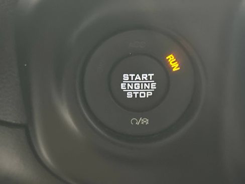 Used 2020 Jeep Wrangler Unlimited Sahara AWD/4WD image 28