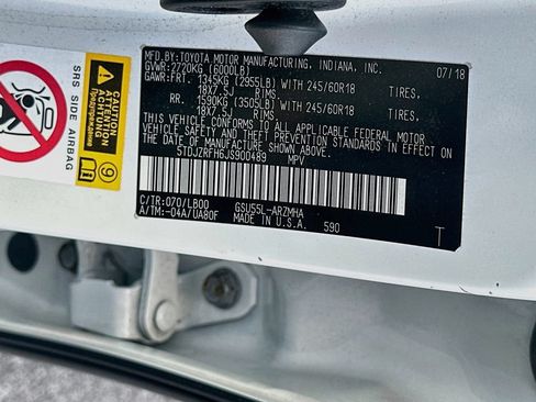 Used 2018 Toyota Highlander XLE AWD/4WD image 32