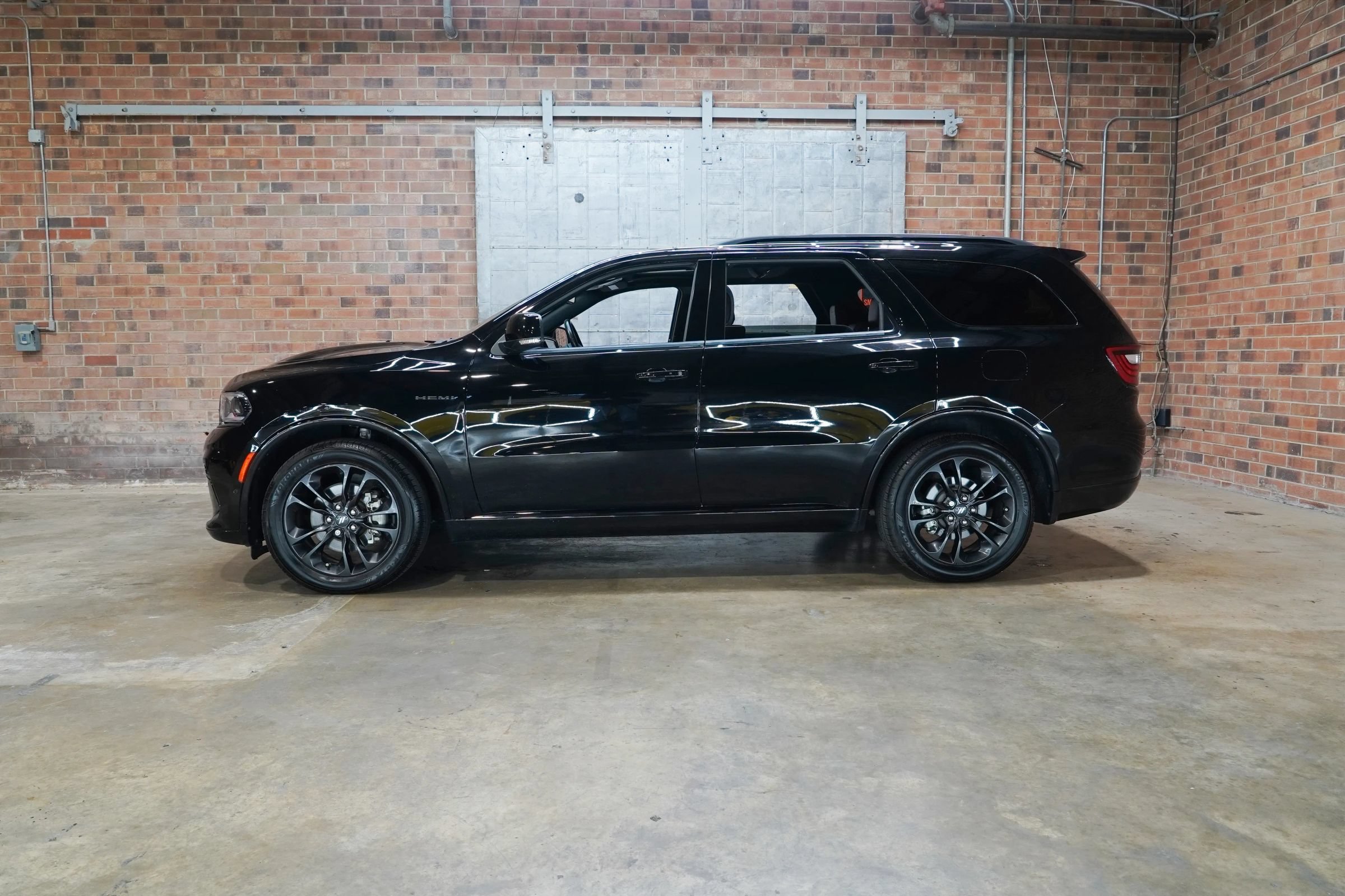 Used 2023 Dodge Durango R/T RWD image 1