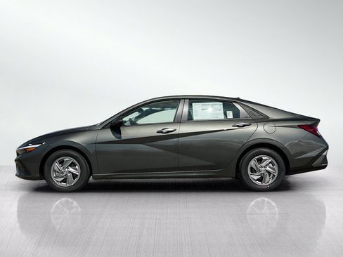 New 2026 Hyundai Elantra SE FWD image 4