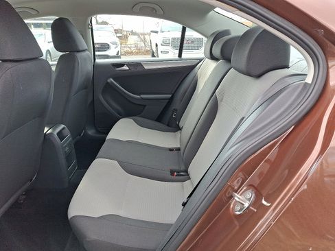 Used 2017 Volkswagen Jetta S w/ Jetta S Cold Weather Package image 10