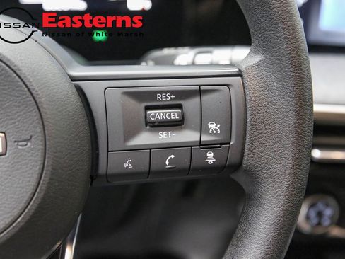 Used 2025 Nissan Kicks SV image 16