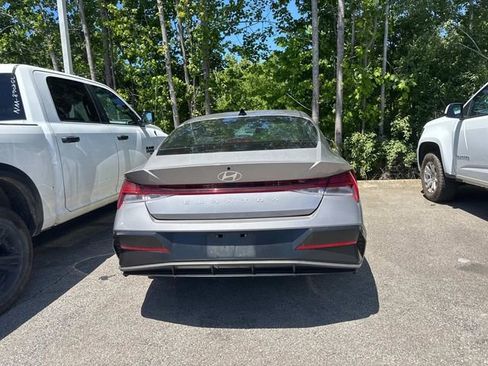 Used 2025 Hyundai Elantra SEL FWD image 10