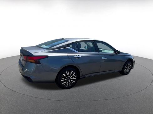 Used 2025 Nissan Altima 2.5 SV image 15