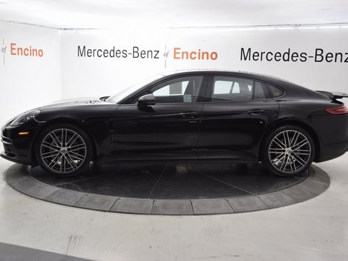 Used 2018 Porsche Panamera 4 image 3