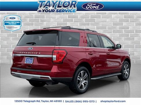 Certified 2022 Ford Expedition XLT image 3