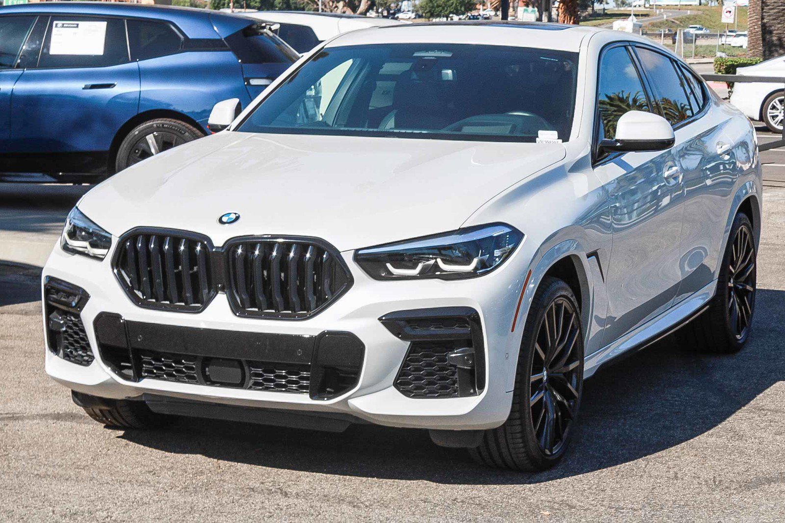 Used 2022 BMW X6 xDrive40i w/ M Sport Package AWD/4WD image 3