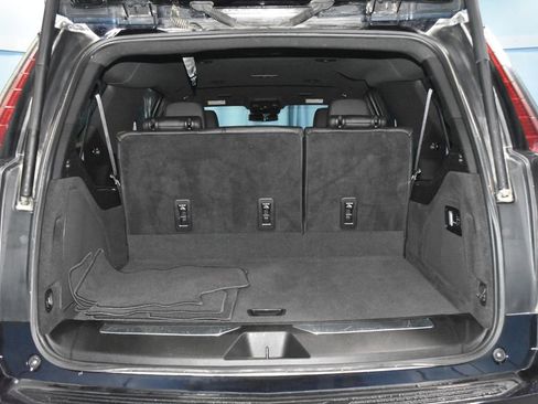 Used 2023 Cadillac Escalade ESV Luxury image 33