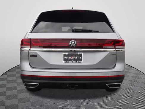 Used 2024 Volkswagen Atlas SE AWD/4WD image 3