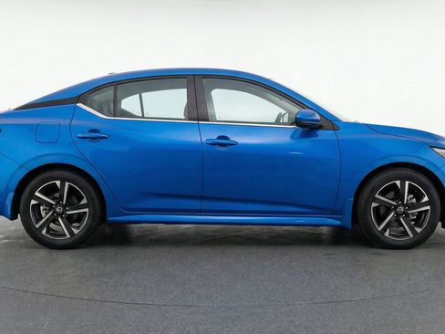Used 2025 Nissan Sentra SV FWD image 11