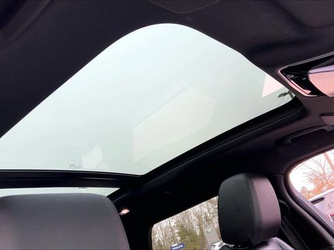 Used 2026 Land Rover Range Rover Velar Dynamic SE image 14