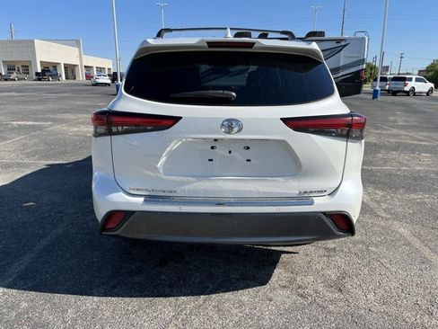 Used 2021 Toyota Highlander Limited image 6