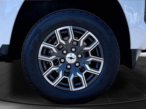 Used 2023 Chevrolet Colorado LT w/ LT Convenience Package III AWD/4WD image 34