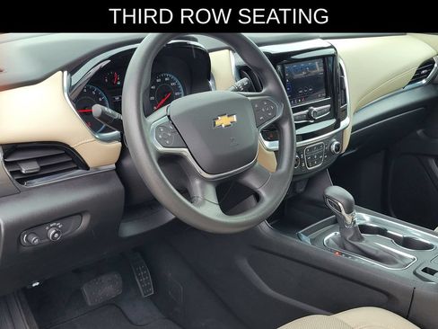 Used 2022 Chevrolet Traverse LS FWD image 17