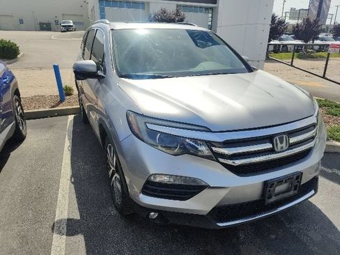 Used 2016 Honda Pilot Touring image 13