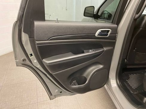 Used 2020 Jeep Grand Cherokee Altitude RWD image 24