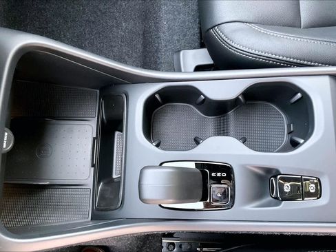 New 2026 Volvo XC40 B4 Core w/ Climate Package image 10