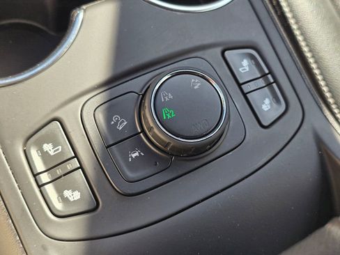 Used 2024 GMC Terrain SLT AWD/4WD image 31