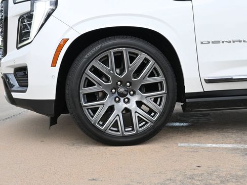 Used 2025 GMC Yukon Denali Ultimate AWD/4WD image 30