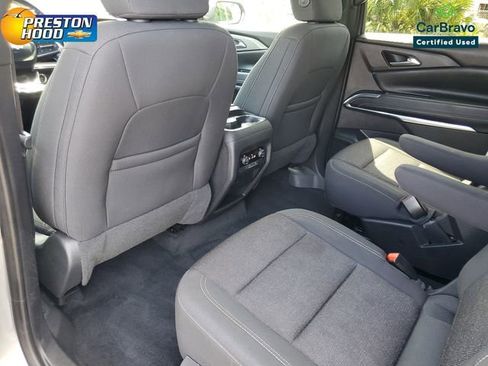 Used 2025 Chevrolet Traverse LT FWD image 13