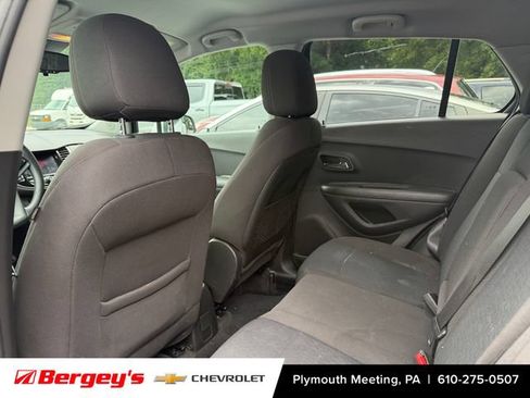 Used 2020 Chevrolet Trax LS w/ Tint and Cruise Package FWD image 10