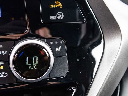 Used 2024 Toyota Highlander XLE image 42