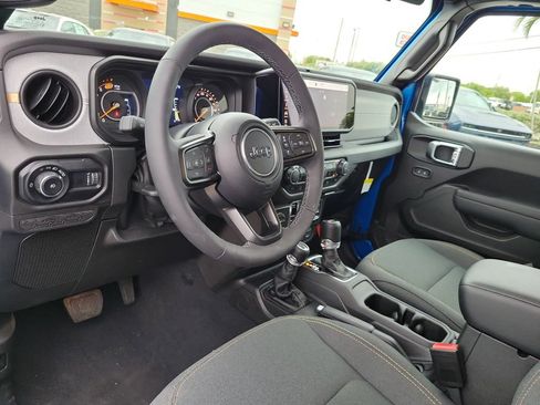 Used 2025 Jeep Wrangler Unlimited Sport AWD/4WD image 9