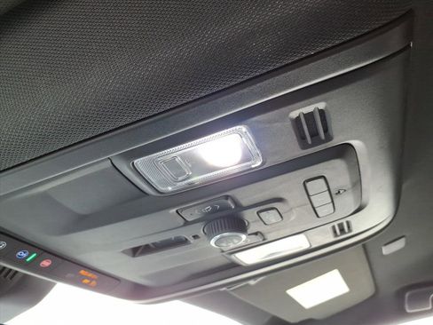 Used 2023 Chevrolet Suburban Premier image 29