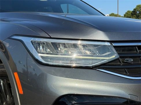 Used 2022 Volkswagen Tiguan SE R-Line image 3