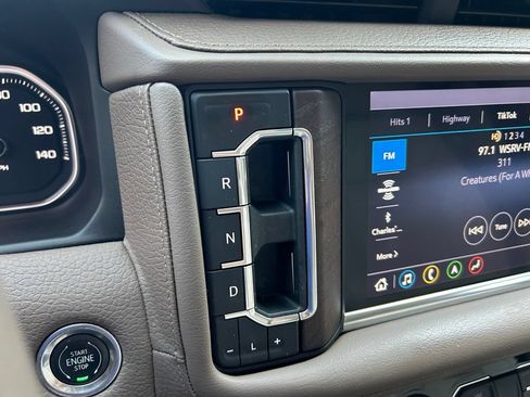 Used 2021 GMC Yukon XL Denali w/ Denali Premium Package AWD/4WD image 32